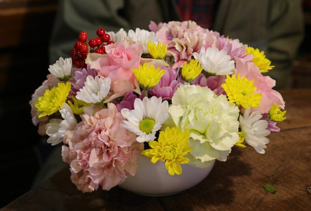 名古屋市千種区 flolla flore のやさしい色合いの花束。