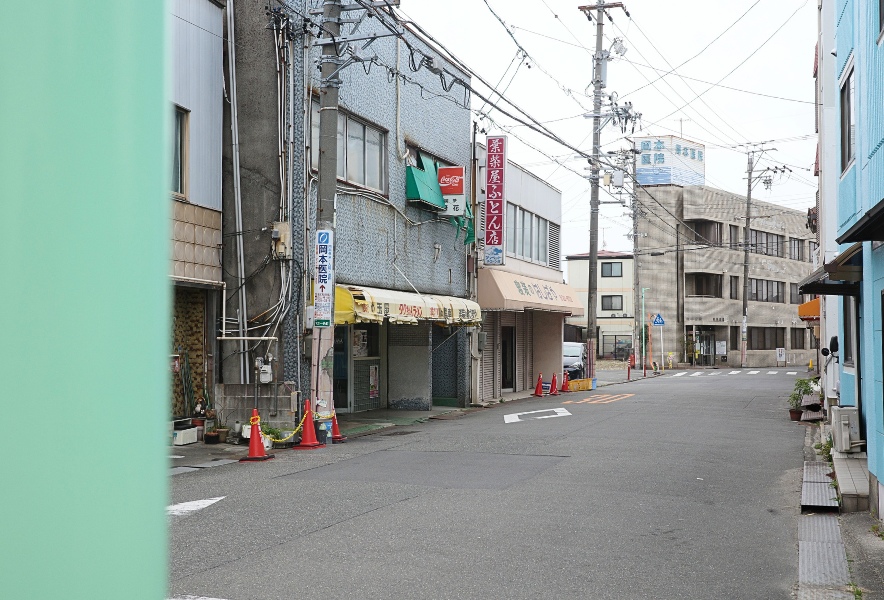 名古屋市中川区のタクちゃんラーメン周辺の街並み、下町の静かな下之一色商店街。