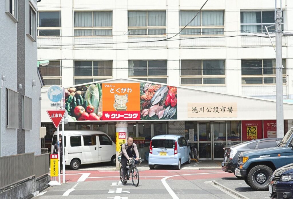 名古屋・東区にある徳川公設市場の外観。昔ながらの市場文化が今も残るローカルスポット